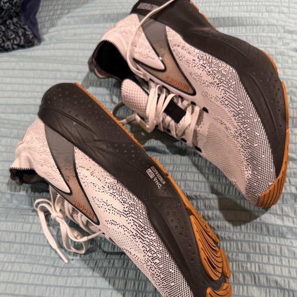 Mens’ Brooks Glycerin 21 White and Black Athletic Sneakers - Picture 3 of 7